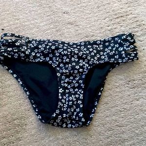 Black swimsuit bottoms size XS